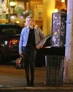 diane_kruger_out_and_about4.jpg