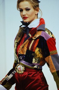 dolce-gabbana-fw-1992.thumb.jpg.7c2b09b282d666ed629788a1f4ba5526.jpg