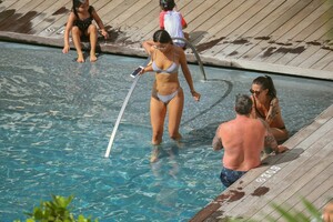 eiza-gonzalez-bikini-honolulu-fevrier-2021-10-scaled.jpg