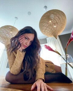 eiza_gonzalez_-_byrdie_photoshoot_2021__6_.jpg