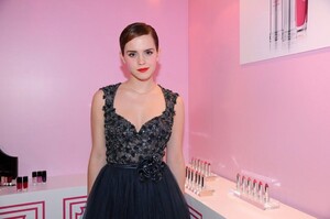 emma-watson_2pe87375mb4.jpg