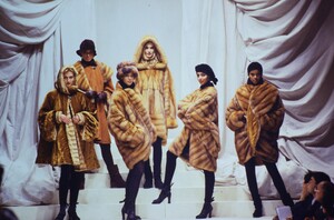 fendi-fw-1991-2.thumb.jpg.6d356758c164f0141750fd73ad10723b.jpg