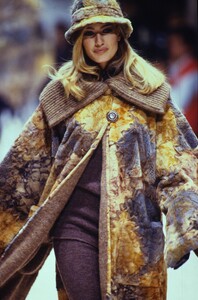 fendi-fw-1991-3.thumb.jpg.849657f9e25a9ee958ef85d9276a5631.jpg