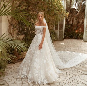 galitrobinik_bridal_129742699_138275494464955_512917760313925532_n.jpg