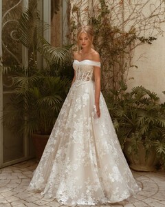 galitrobinik_bridal_129748050_795587044554571_5406760620732389795_n.jpg