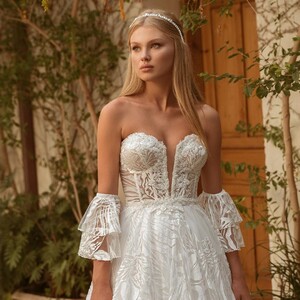 galitrobinik_bridal_143973495_101632175232330_4066461477957401853_n.jpg