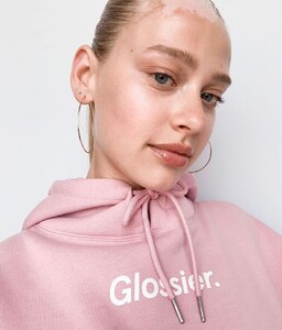 glossier_65463083_334455537501258_2085506292425151204_n.jpg