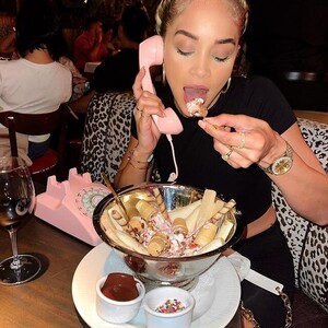 goldenbarbie_2021.2.22_7s0wte.jpg