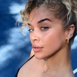 goldenbarbie_2021.2.22_o98o2d.jpg
