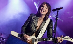 halestorm-lzzy-hale.jpg