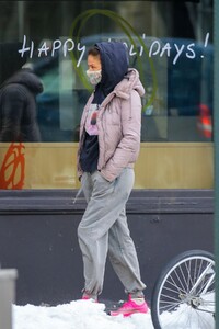 helena-christensen-heading-to-a-gym-in-new-york-02-26-2021-1.jpg