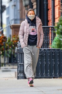 helena-christensen-heading-to-a-gym-in-new-york-02-26-2021-6.jpg