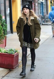 imogen-poots-out-in-new-york-city-june-2015_4.jpg