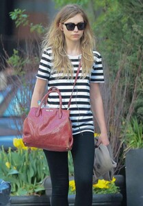 imogen-poots-out-in-new-york-city-may-2015_1_thumbnail.jpg