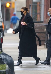 irina-shayk-out-in-new-york-02-23-2021-1.jpg