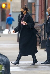 irina-shayk-out-in-new-york-02-23-2021-4.jpg