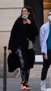 izabel-goulart-makeup-free-out-in-paris-02-20-2021-2.thumb.jpg.3e406efb5674af7bed5708c165043c03.jpg