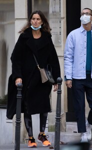 izabel-goulart-makeup-free-out-in-paris-02-20-2021-4.jpg