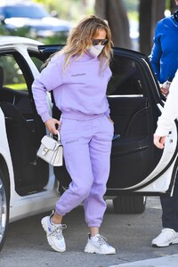 jennifer-lopez-in-a-lilac-tracksuit-out-in-miami-02-01-2021-0.jpg