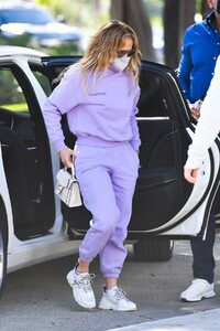 jennifer-lopez-in-a-lilac-tracksuit-out-in-miami-02-01-2021-6.jpg