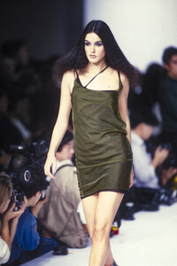 john-galliano-ss-1991-1.thumb.jpg.c43a2ae070a934667c82144f44421c4f.jpg