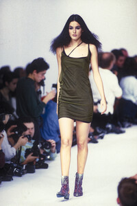 john-galliano-ss-1991-2.thumb.jpg.ee00fec52bb2e0a57d3411edd15bcc27.jpg