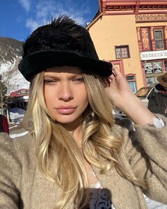 josiecanseco_144913900_102893625088920_5912963119269173345_n.thumb.jpg.9dfd17ed1552d725391e8de84cc78356.jpg