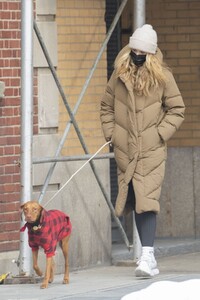 kate-bock-shows-off-engagement-ring-out-in-new-york-02-12-2021-0.jpg