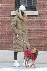 kate-bock-shows-off-engagement-ring-out-in-new-york-02-12-2021-1.jpg