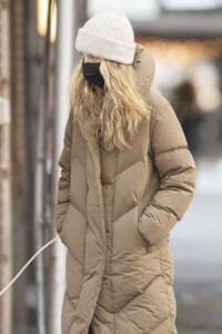 kate-bock-shows-off-engagement-ring-out-in-new-york-02-12-2021-3.jpg