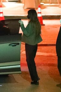 kendall-jenner-out-dinner-in-los-angeles-02-10-2021-5.jpg