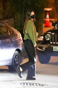 kendall-jenner-out-dinner-in-los-angeles-02-10-2021-7.jpg