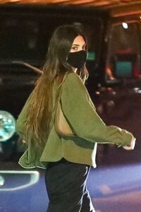kendall-jenner-out-dinner-in-los-angeles-02-10-2021-9.jpg