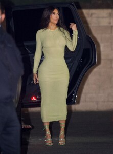 kim-kardashian-out-for-dinner-in-beverly-hills-02-24-2021-4.jpg