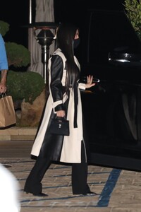 kourtney-kardashian-leaves-nobu-in-malibu-02-08-2021-0.thumb.jpg.d7c2d24a2e722b2b9165878007b780a5.jpg