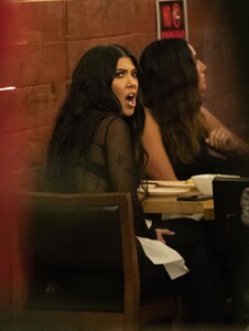 kourtney-kardashian-out-for-dinner-in-beverly-hills-02-24-2021-3.jpg