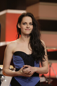 kristen-stewart-hq-photos-serie-1_0f8m3xcw06p.jpg