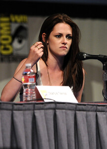 kristen-stewart-hq-photos-serie-1_0u7nhskne66.jpg