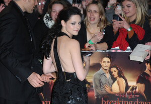 kristen-stewart-hq-photos-serie-1_7p2cvxe5ah4.jpg