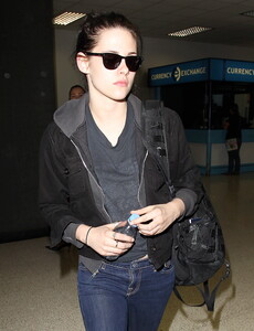 kristen-stewart-hq-photos-serie-1_f1k6cayyav9.jpg