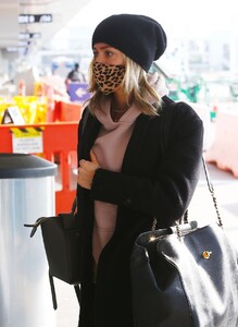 kristin-cavallari-at-lax-in-los-angeles-02-11-2021-2.jpg