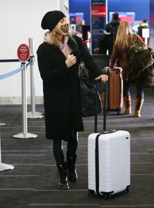 kristin-cavallari-at-lax-in-los-angeles-02-11-2021-3.jpg