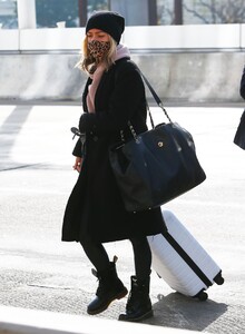 kristin-cavallari-at-lax-in-los-angeles-02-11-2021-6.jpg