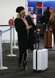 kristin-cavallari-at-lax-in-los-angeles-02-11-2021-7.jpg