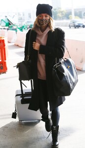 kristin-cavallari-at-lax-in-los-angeles-02-11-2021-8.jpg