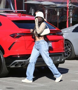 kylie-jenner-in-denim-at-matsuhisa-sushi-restaurant-in-beverly-hills-02-23-2021-3.jpg
