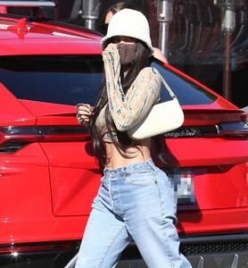 kylie-jenner-in-denim-at-matsuhisa-sushi-restaurant-in-beverly-hills-02-23-2021-4.jpg