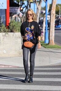 lady-victoria-hervey-at-cvs-pharmacy-in-los-angeles-02-22-2021-5.jpg