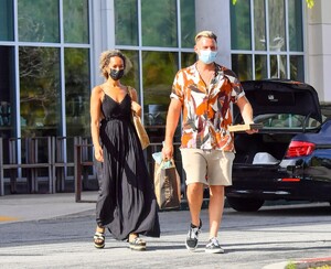 leona-lewis-and-dennis-jauch-out-shopping-in-calabasas-05-17-2020-4.jpg