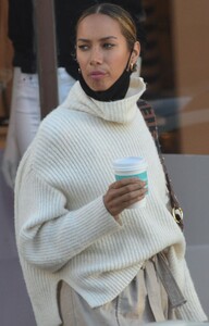 leona-lewis-out-with-her-dog-in-santa-monica-02-12-2021-1.jpg